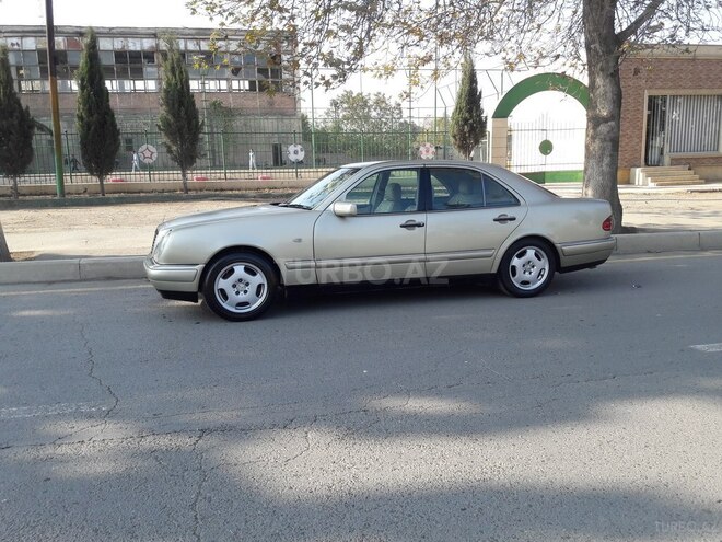 Mercedes E 240 1998, 275,000 km - 2.4 l - Göygöl