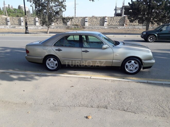 Mercedes E 240 1998, 275,000 km - 2.4 l - Göygöl