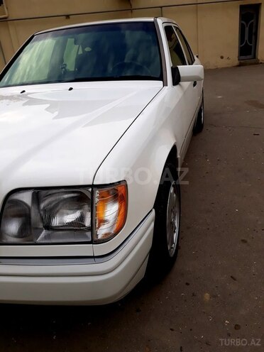 Mercedes E 200 1994, 211,805 km - 2.0 l - Bakı