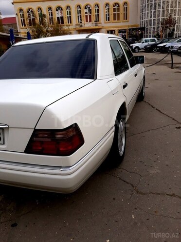 Mercedes E 200 1994, 211,805 km - 2.0 l - Bakı