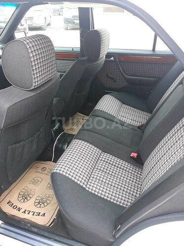 Mercedes E 200 1994, 211,805 km - 2.0 l - Bakı