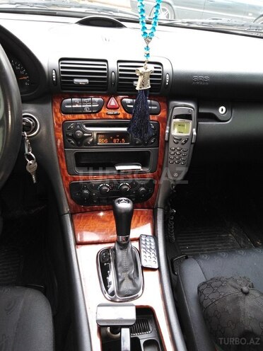 Mercedes C 220 2001, 365,000 km - 2.2 l - Bakı