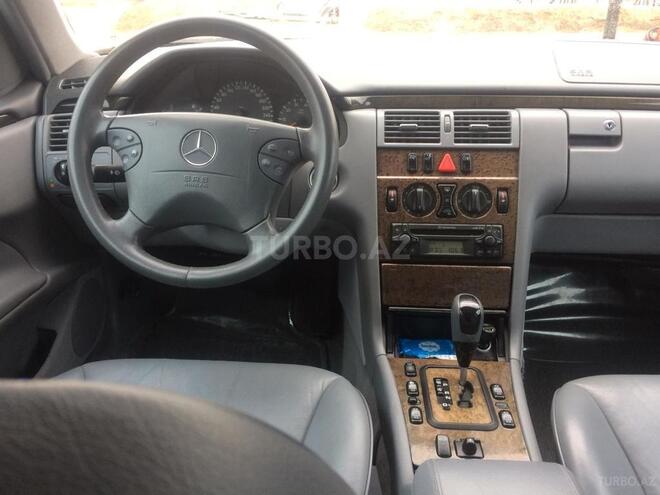 Mercedes E 240 2001, 382,021 km - 2.6 l - Bakı
