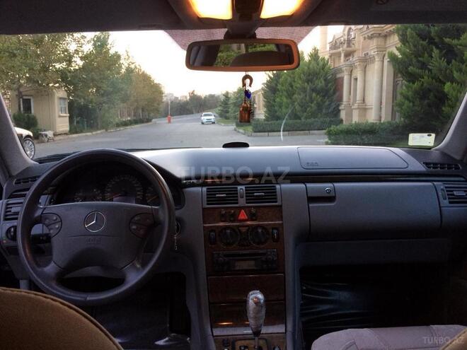Mercedes E 240 2001, 382,021 km - 2.6 l - Bakı