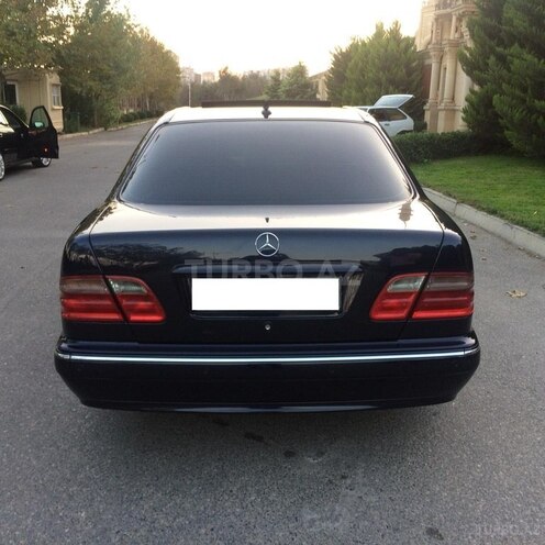 Mercedes E 240 2001, 382,021 km - 2.6 l - Bakı
