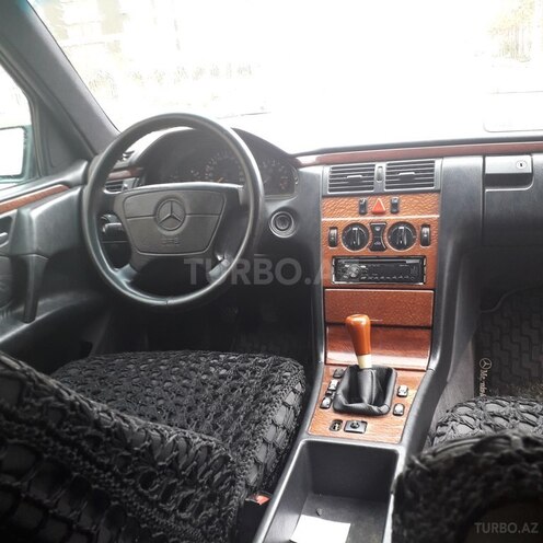 Mercedes E 200 1997, 325,000 km - 2.0 l - Bakı