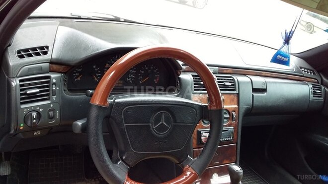 Mercedes E 240 1998, 325,000 km - 2.4 l - Bakı