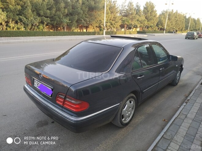 Mercedes E 240 1998, 333,999 km - 2.4 л - Yevlax