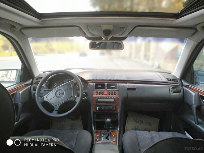 Mercedes E 240 1998, 333,999 km - 2.4 л - Yevlax
