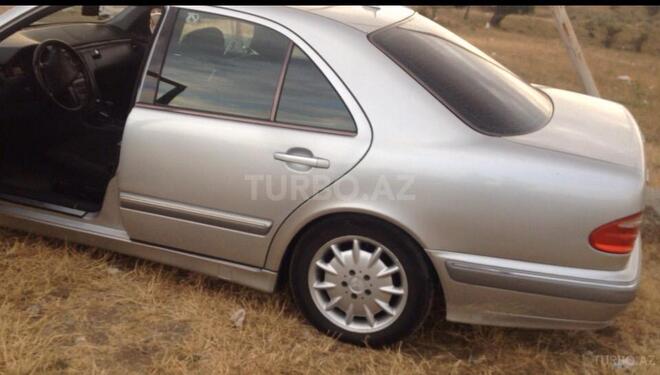 Mercedes E 260 2001, 282,769 km - 2.6 l - Bakı