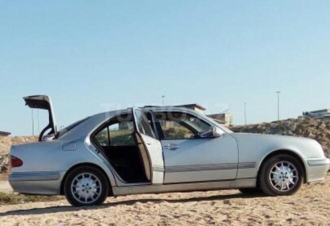 Mercedes E 260 2001, 282,769 km - 2.6 l - Bakı