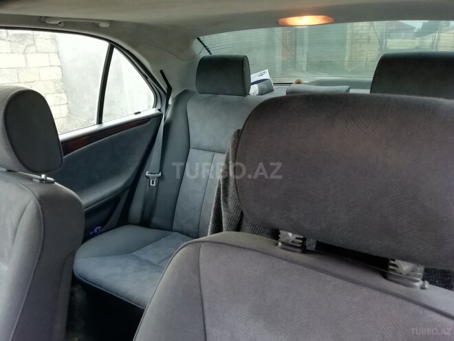 Mercedes E 260 2001, 282,769 km - 2.6 l - Bakı