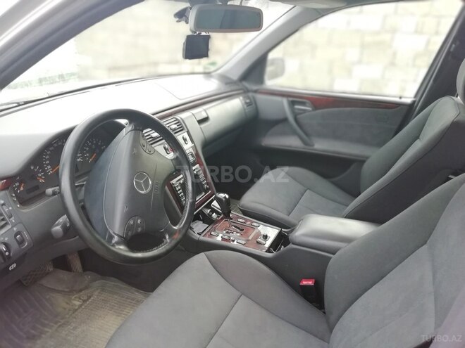 Mercedes E 260 2001, 282,769 km - 2.6 l - Bakı