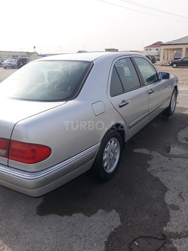 Mercedes E 240 1999, 245,000 km - 2.4 l - Sumqayıt