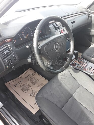 Mercedes E 240 1999, 245,000 km - 2.4 l - Sumqayıt
