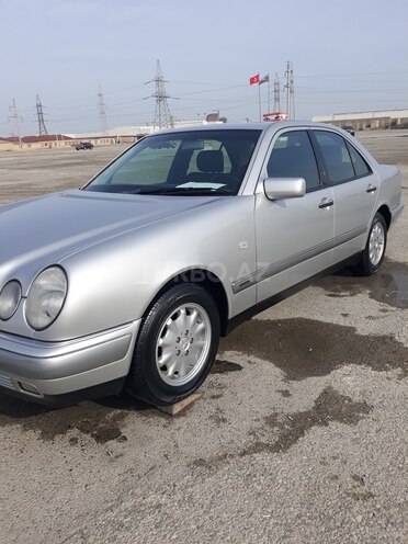 Mercedes E 240 1999, 245,000 km - 2.4 l - Sumqayıt