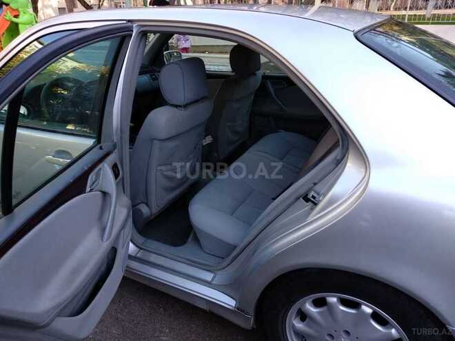 Mercedes E 220 1999, 402,000 km - 2.2 l - Bakı