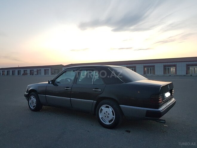 Mercedes E 220 1991, 3,333,333 km - 2.0 l - Bakı