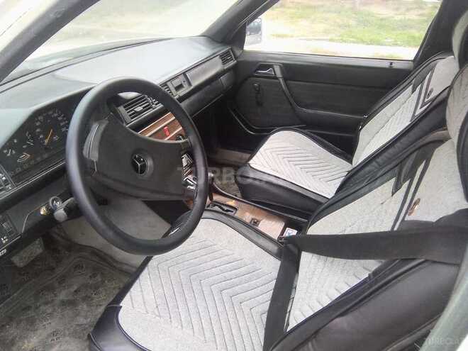 Mercedes  1989, 300,000 km - 2.0 l - Bakı