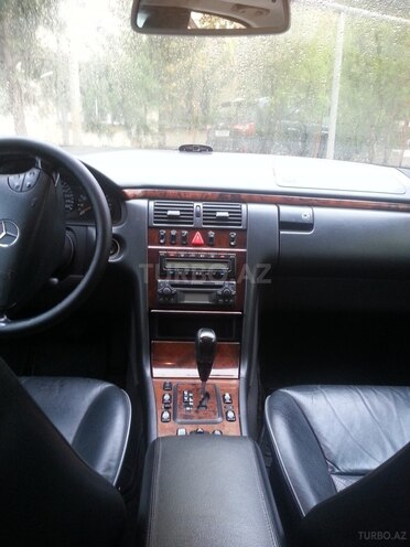 Mercedes E 240 2002, 222,000 km - 2.4 l - Sumqayıt