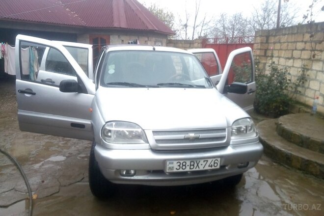 Chevrolet Niva 2003, 152,000 km - 1.7 л - Qusar