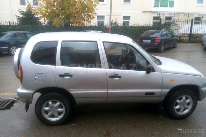 Chevrolet Niva 2003, 152,000 km - 1.7 л - Qusar