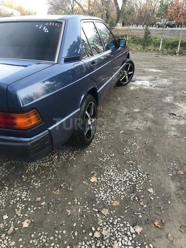 Mercedes 190 1990, 300,500 km - 2.0 l - Quba