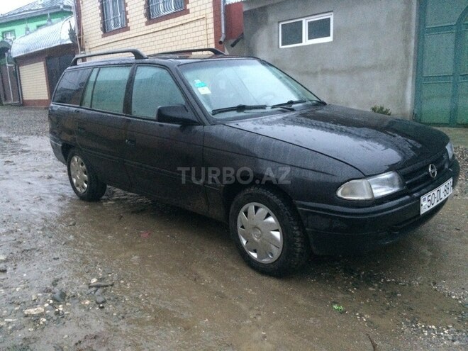 Opel Astra 1993, 250,000 km - 2.0 l - Quba