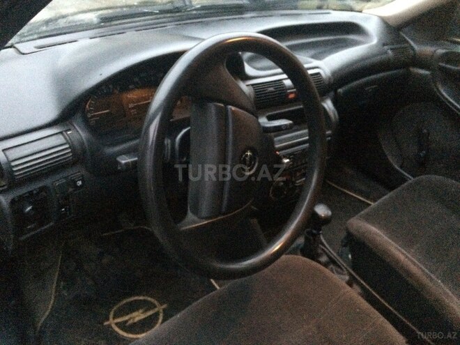 Opel Astra 1993, 250,000 km - 2.0 l - Quba