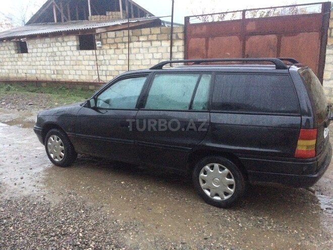 Opel Astra 1993, 250,000 km - 2.0 l - Quba