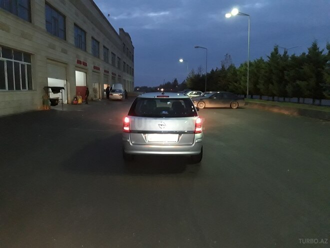 Opel Astra 2007, 198,000 km - 1.9 l - Yevlax