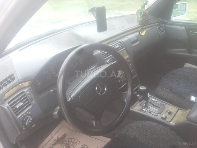 Mercedes E 230 1995, 333,000 km - 0.2 l - Bakı