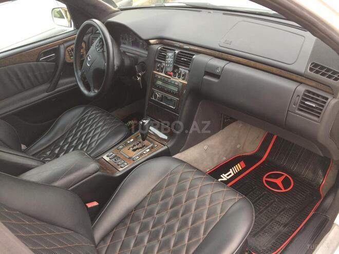 Mercedes E 240 2000, 300,000 km - 0.3 l - Bakı
