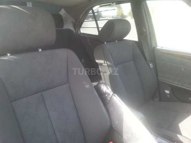 Mercedes E 240 2000, 222,150 km - 2.4 l - Salyan