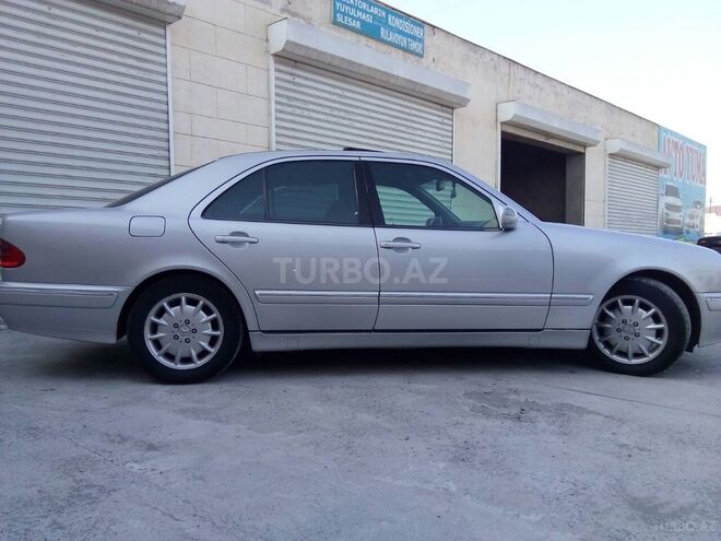 Mercedes E 240 2000, 222,150 km - 2.4 l - Salyan