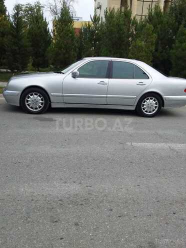 Mercedes E 240 2000, 222,150 km - 2.4 l - Salyan