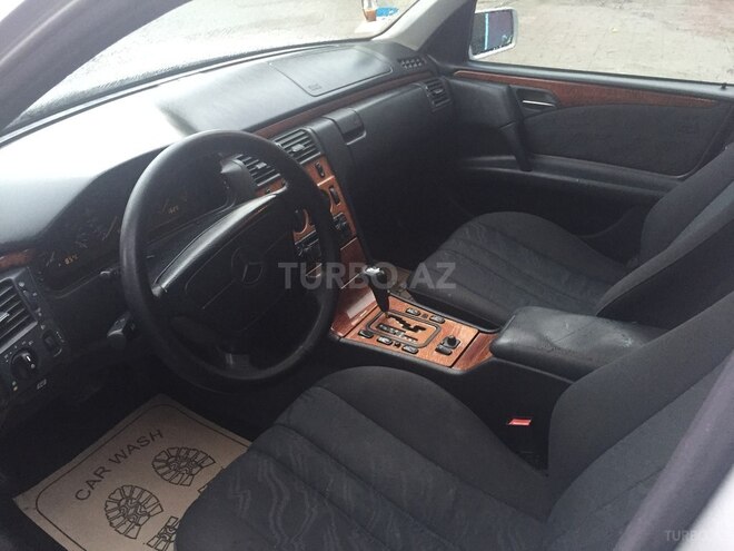 Mercedes E 200 1998, 285,000 km - 2.0 l - Bakı