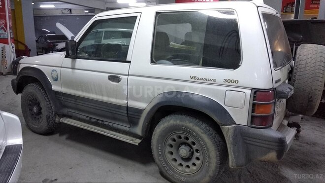 Mitsubishi Pajero 1993, 350,000 km - 2.4 л - Bakı