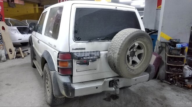 Mitsubishi Pajero 1993, 350,000 km - 2.4 л - Bakı