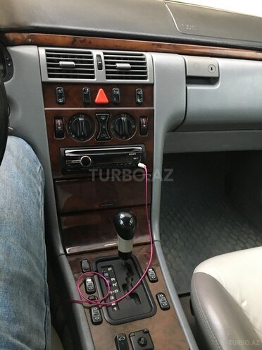 Mercedes E 230 1997, 421,000 km - 2.3 l - Bakı