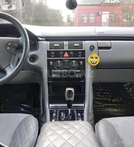 Mercedes E 270 1999, 185,000 km - 2.7 l - Bakı