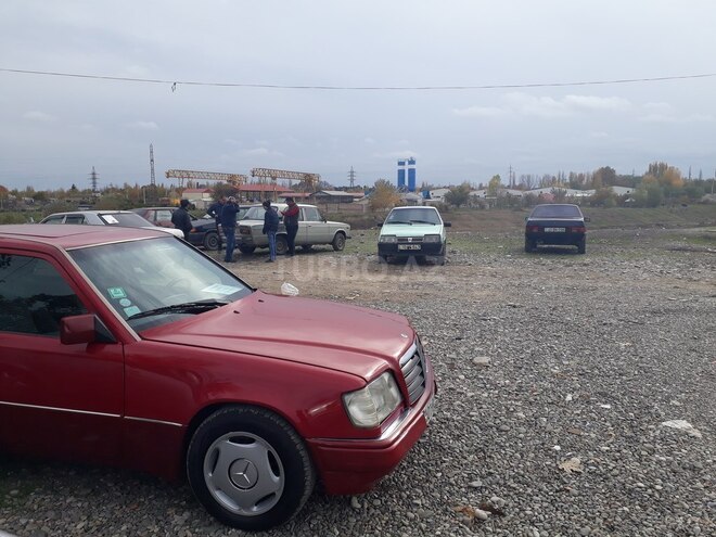 Mercedes E 280 1992, 290,305 km - 2.8 l - Yevlax