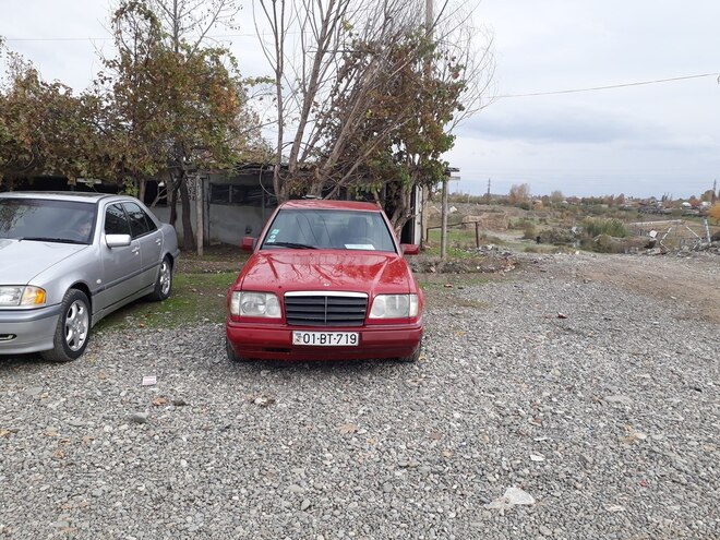 Mercedes E 280 1992, 290,305 km - 2.8 l - Yevlax