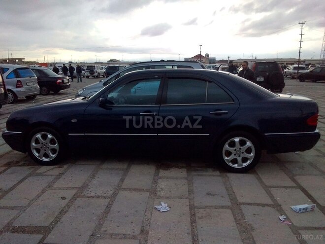 Mercedes E 240 1998, 260,000 km - 2.4 l - Bakı