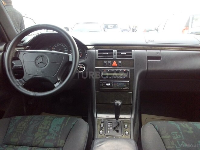 Mercedes E 240 1998, 260,000 km - 2.4 l - Bakı