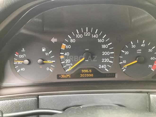 Mercedes E 240 1999, 303,900 km - 2.4 l - Gəncə