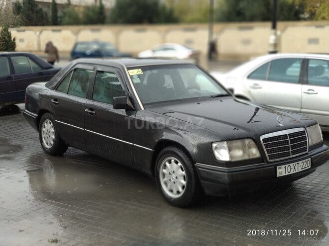 Mercedes E 220 1994, 179,000 km - 2.2 л - Bakı