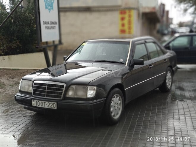 Mercedes E 220 1994, 179,000 km - 2.2 л - Bakı