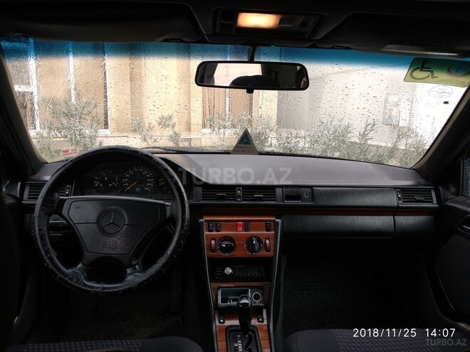 Mercedes E 220 1994, 179,000 km - 2.2 л - Bakı