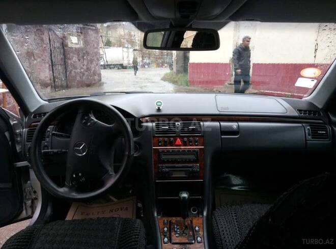 Mercedes E 240 1999, 257,400 km - 2.4 l - Bakı